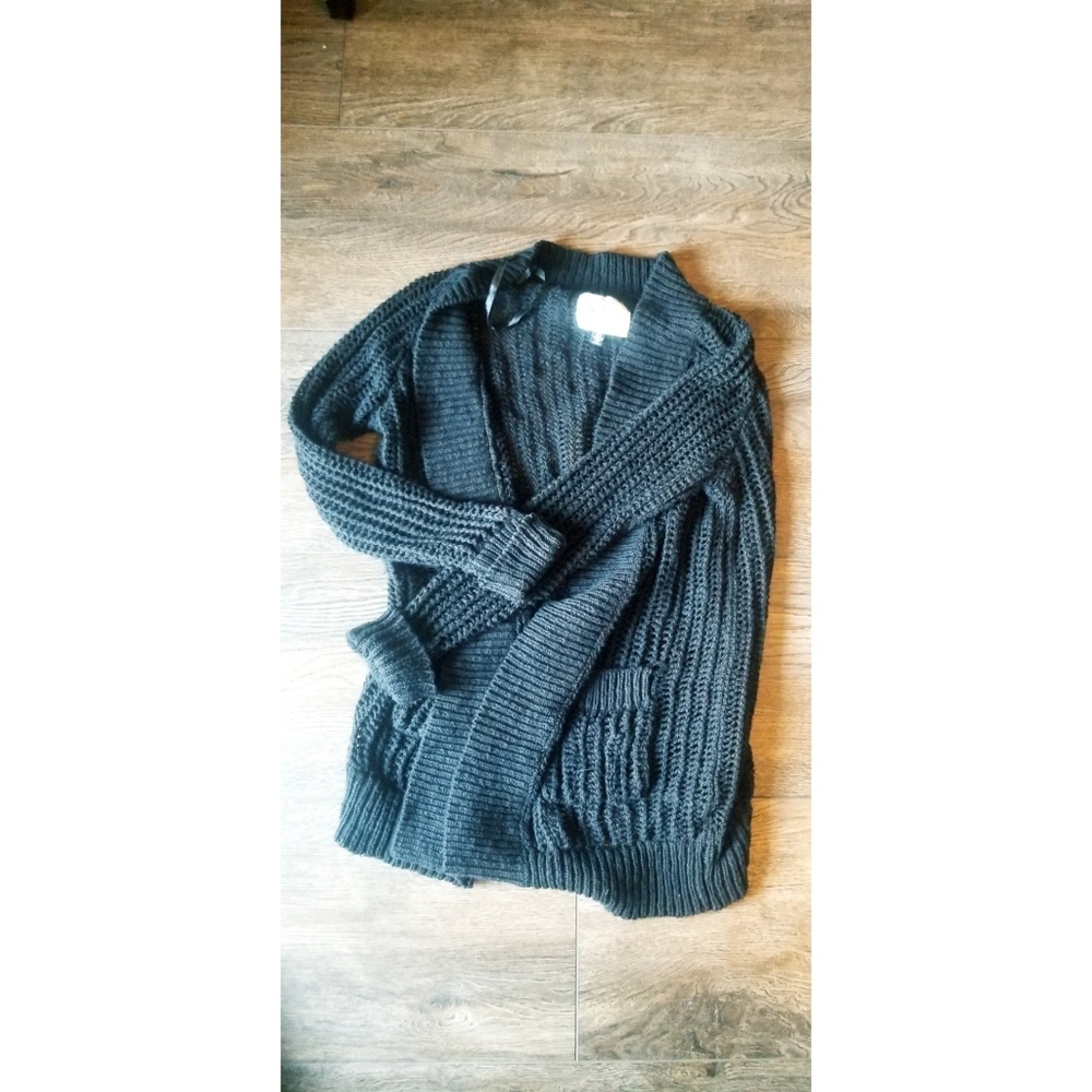 Super cute open knit open cardi with pockets